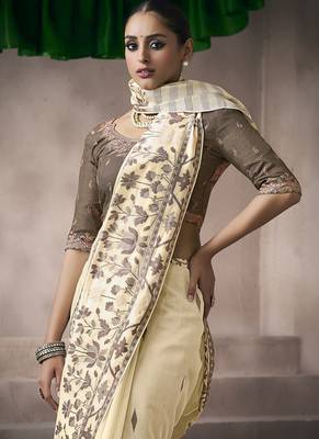off white cotton blend woven pallu tassels casaul wear saree 3