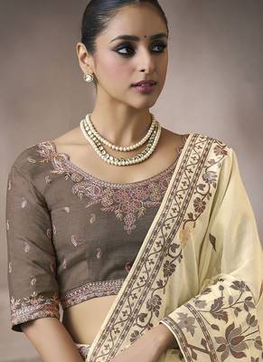 off white cotton blend woven pallu tassels casaul wear saree 4