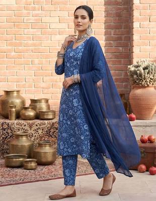 Floral printed cotton straight kurta set for women 4