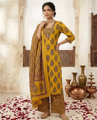Yellow floral printed straight kurta set for women 1