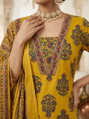 Yellow floral printed straight kurta set for women 3