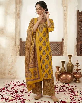 Yellow floral printed straight kurta set for women 4