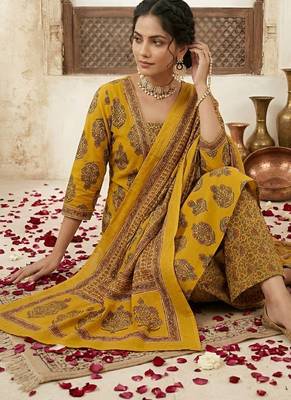 Yellow floral printed straight kurta set for women 5