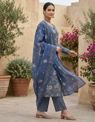 Blue floral printed straight kurta set for women 5
