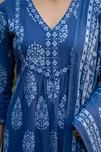 Blue floral printed straight kurta set for women