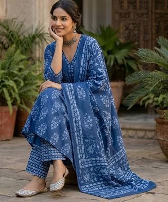Blue floral printed straight kurta set for women 4