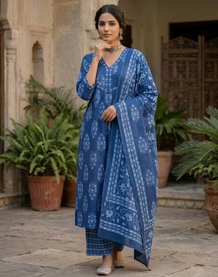 Blue floral printed straight kurta set for women 5