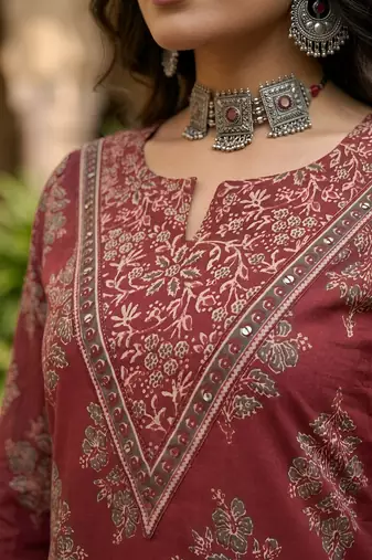 Maroon floral printed straight kurta set for women