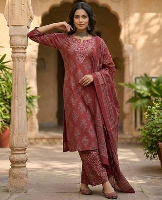 Maroon floral printed straight kurta set for women 5