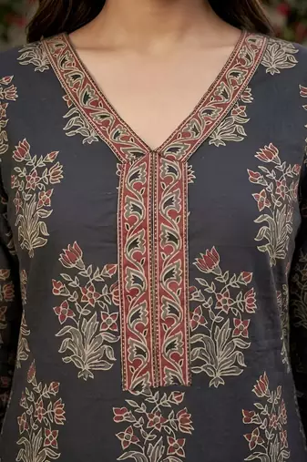Black floral printed straight kurta set for women