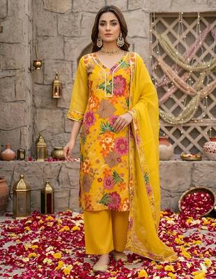 Yellow floral printed straight kurta set for women 1