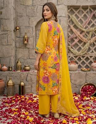 Yellow floral printed straight kurta set for women 2