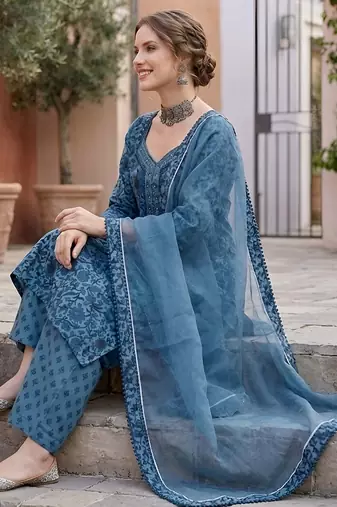 Blue floral printed straight kurta set for women