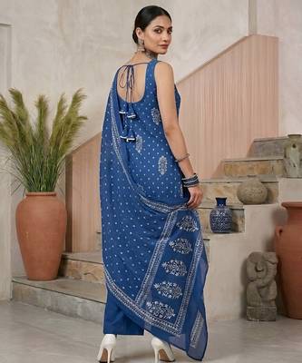 Blue floral printed straight kurta set for women 2