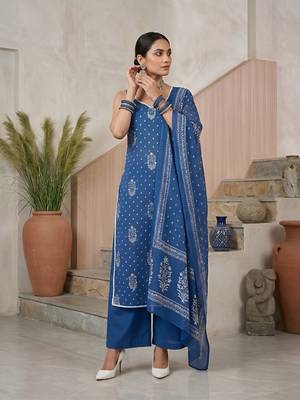 Blue floral printed straight kurta set for women 5