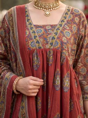 Maroon floral printed a-line kurta set for women 2