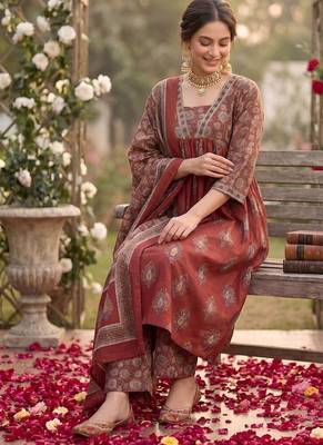 Maroon floral printed a-line kurta set for women 3