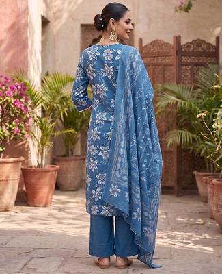Blue floral printed straight kurta set for women 2