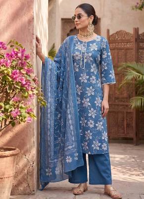 Blue floral printed straight kurta set for women 4