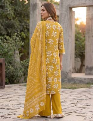 Yellow floral printed straight kurta set for women 2