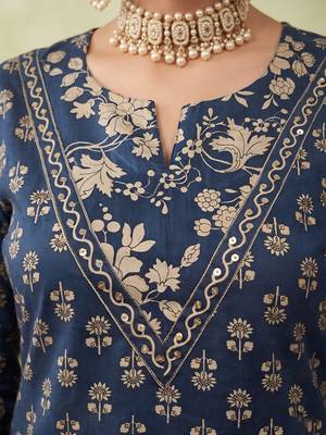 Blue floral printed straight kurta set for women 4