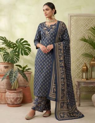 Blue floral printed straight kurta set for women 5