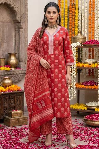 Red floral printed straight kurta set for women