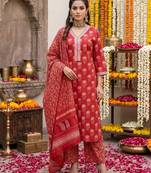 Red floral printed straight kurta set for women