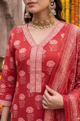 Red floral printed straight kurta set for women