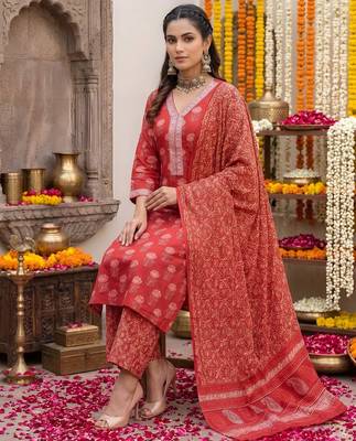Red floral printed straight kurta set for women 5