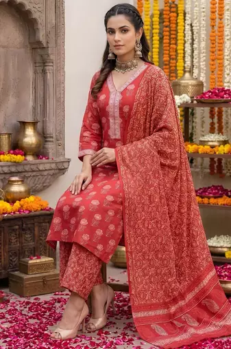Red floral printed straight kurta set for women