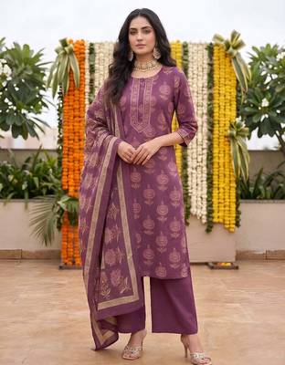 Burgundy floral printed straight kurta set for women 1