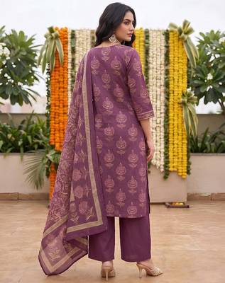 Burgundy floral printed straight kurta set for women 2