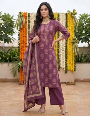 Burgundy floral printed straight kurta set for women 4