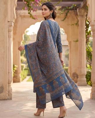 Blue floral printed straight kurta set for women 2