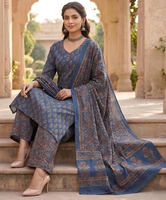 Blue floral printed straight kurta set for women 4