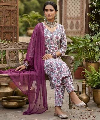 Off white floral printed straight kurta set for women 3