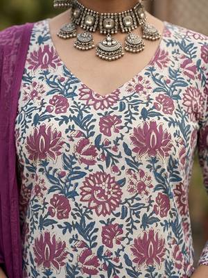 Off white floral printed straight kurta set for women 4