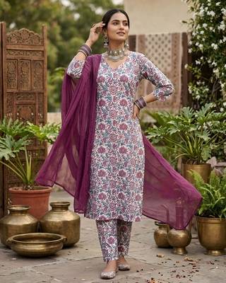 Off white floral printed straight kurta set for women 5