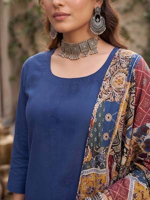 Blue floral printed straight kurta set for women 4
