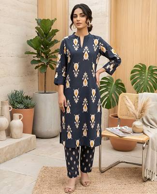 Black floral printed straight kurta set for women 1