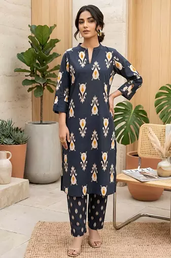 Black floral printed straight kurta set for women