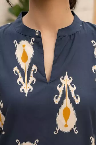 Black floral printed straight kurta set for women