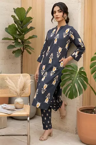Black floral printed straight kurta set for women