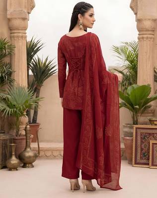 Maroon floral printed straight kurta set for women 2