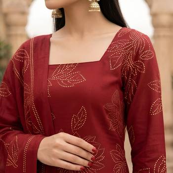 Maroon floral printed straight kurta set for women 3