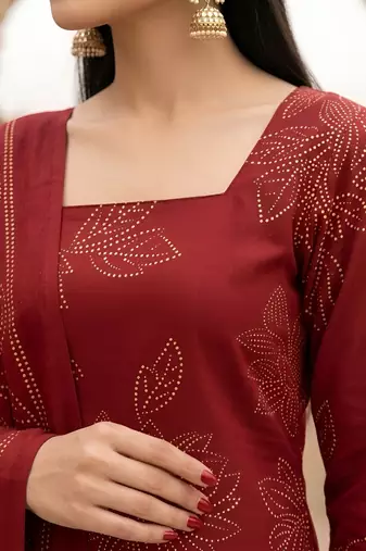 Maroon floral printed straight kurta set for women