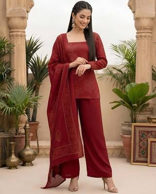 Maroon floral printed straight kurta set for women 4