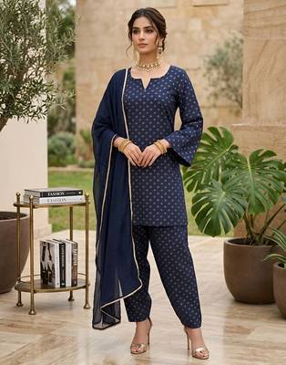 Blue floral printed straight kurta set for women 1