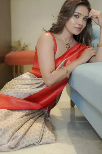 White orange silk blend jacuard work festival saree with unstitched blouse piece